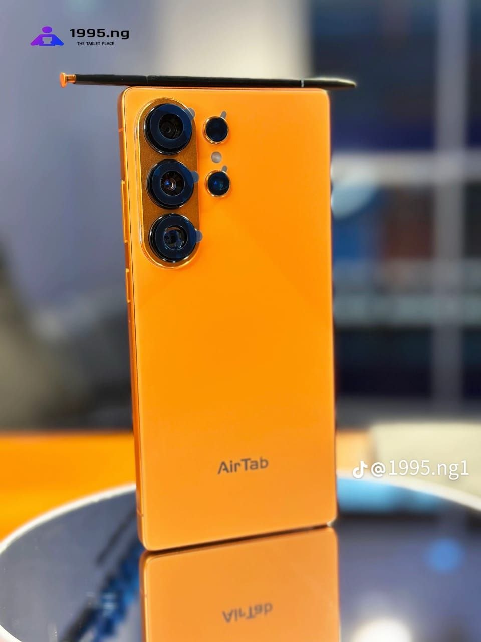 AirTab S26 Ultra in hand